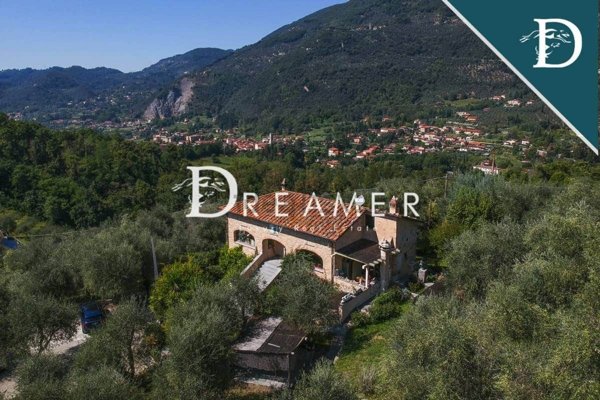 casa indipendente in vendita a Camaiore