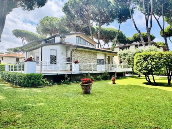 casa indipendente in vendita a Camaiore in zona Lido di Camaiore