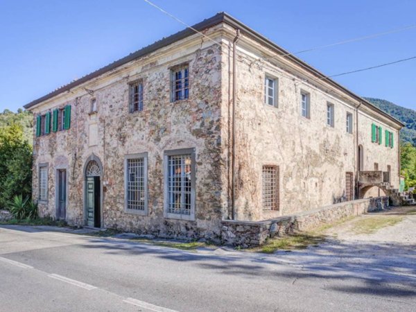 casa indipendente in vendita a Camaiore