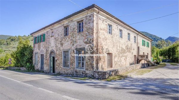 appartamento in vendita a Camaiore in zona Pontemazzori