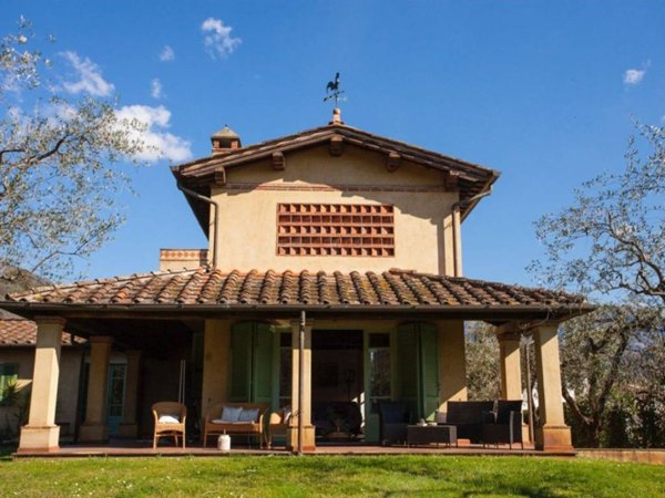 casa indipendente in vendita a Camaiore