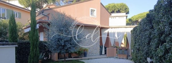 casa indipendente in vendita a Camaiore in zona Lido di Camaiore