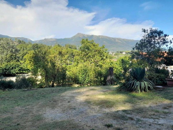 casa indipendente in vendita a Camaiore