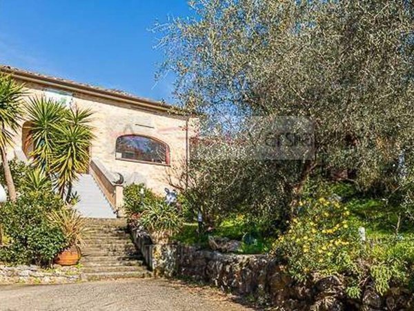 casa indipendente in vendita a Camaiore