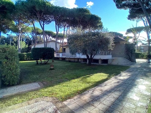 casa indipendente in vendita a Camaiore in zona Lido di Camaiore