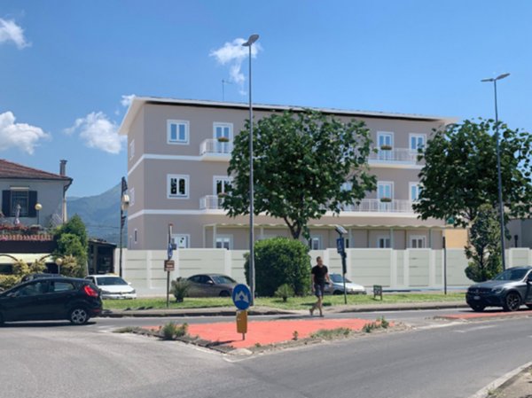 appartamento in vendita a Camaiore in zona Lido di Camaiore