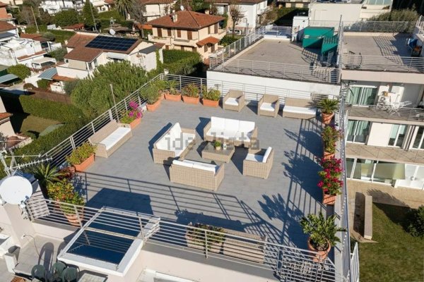 appartamento in vendita a Camaiore in zona Lido di Camaiore