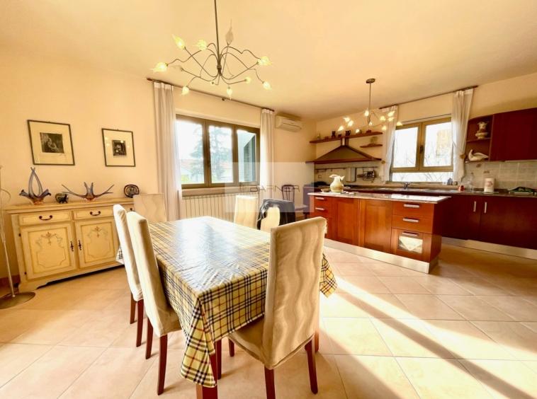 casa indipendente in vendita a Camaiore in zona Lido di Camaiore