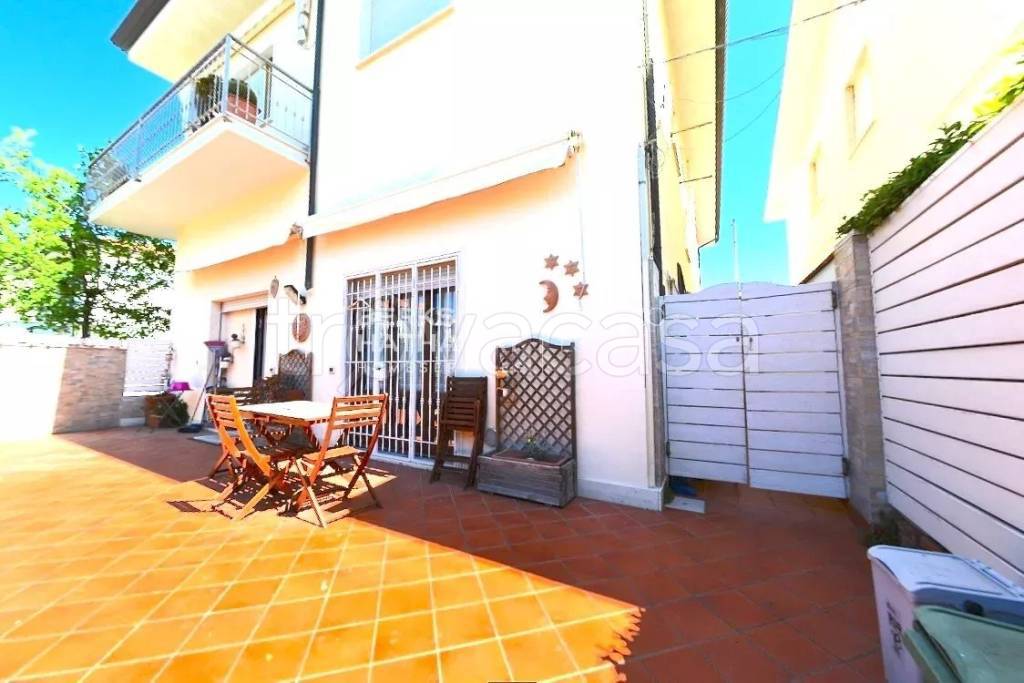 appartamento in vendita a Camaiore in zona Lido di Camaiore