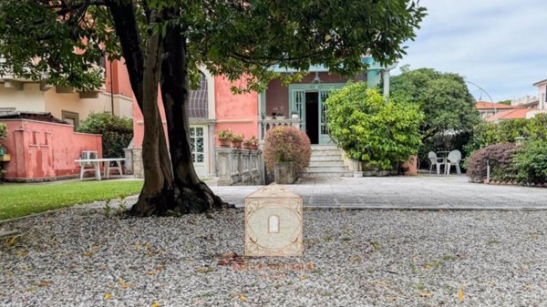 appartamento in vendita a Camaiore in zona Lido di Camaiore