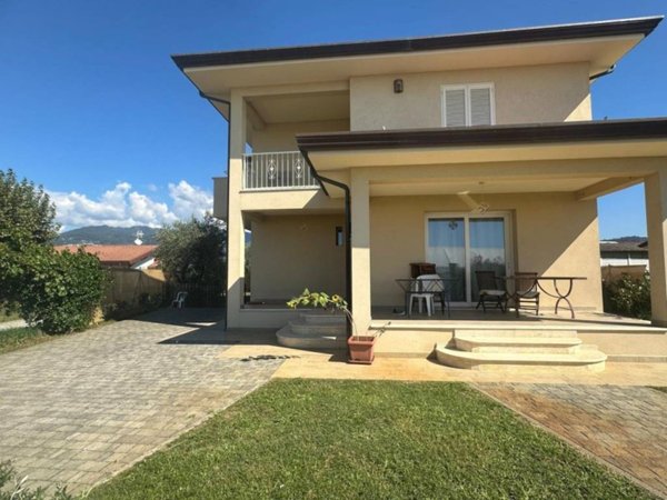 casa indipendente in vendita a Camaiore in zona Lido di Camaiore