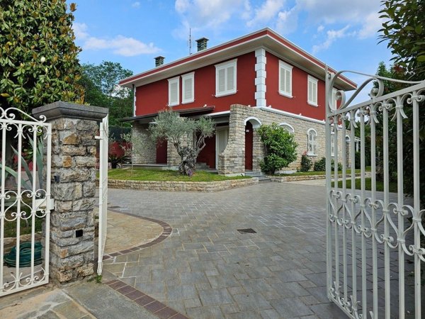 casa indipendente in vendita a Camaiore