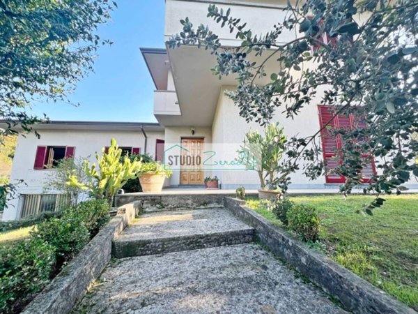 casa indipendente in vendita a Camaiore in zona Pontemazzori