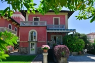 casa indipendente in vendita a Camaiore in zona Lido di Camaiore
