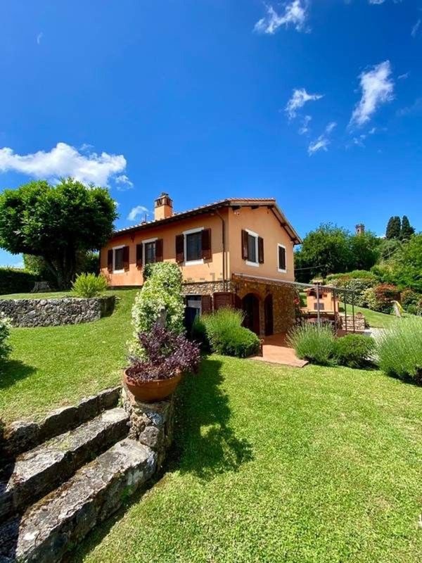 casa indipendente in vendita a Camaiore