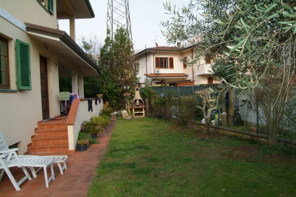 casa indipendente in vendita a Camaiore