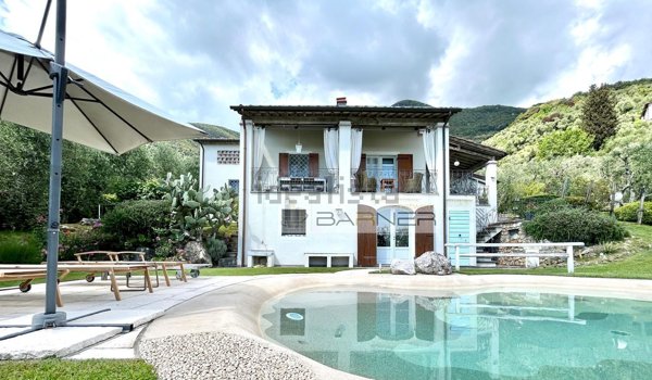 casa indipendente in vendita a Camaiore