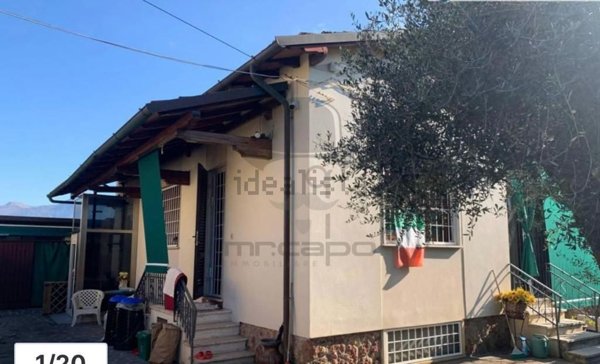 casa indipendente in vendita a Camaiore in zona Lido di Camaiore