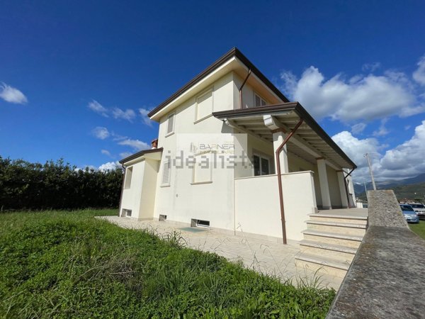 casa indipendente in vendita a Camaiore in zona Capezzano Pianore