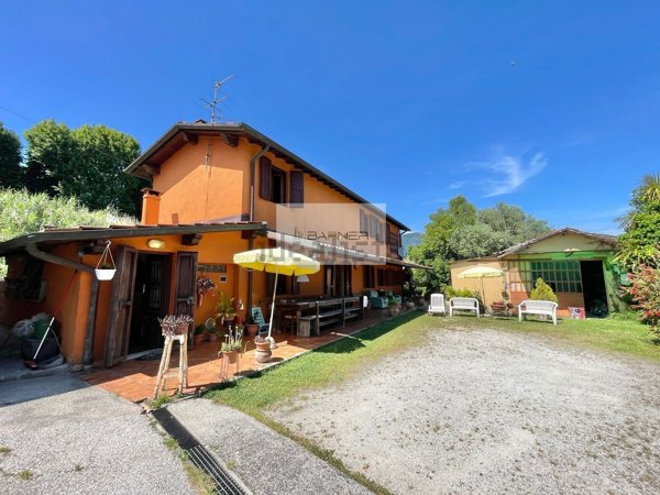 casa indipendente in vendita a Camaiore in zona Capezzano Pianore