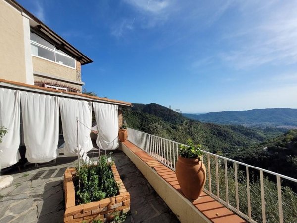 casa indipendente in vendita a Camaiore