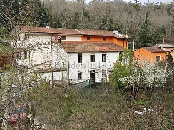 casa indipendente in vendita a Camaiore in zona Montemagno