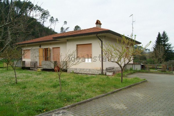 casa indipendente in vendita a Camaiore