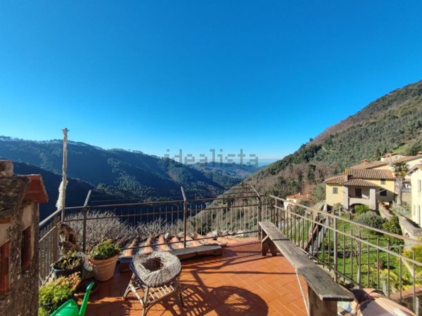 casa indipendente in vendita a Camaiore in zona Torcigliano