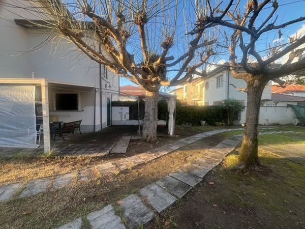 casa indipendente in vendita a Camaiore in zona Lido di Camaiore