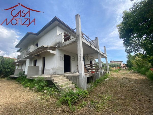 casa indipendente in vendita a Camaiore in zona Capezzano Pianore