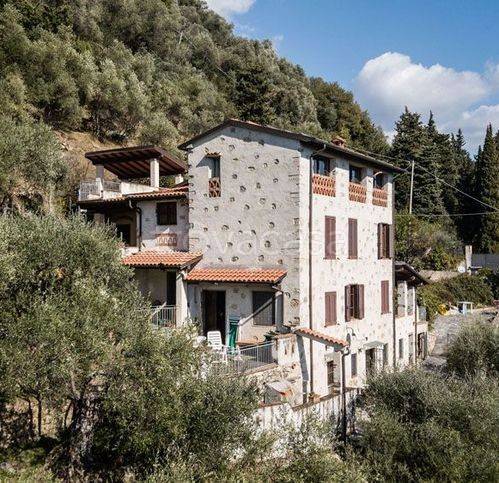 casa indipendente in vendita a Camaiore in zona Lido di Camaiore
