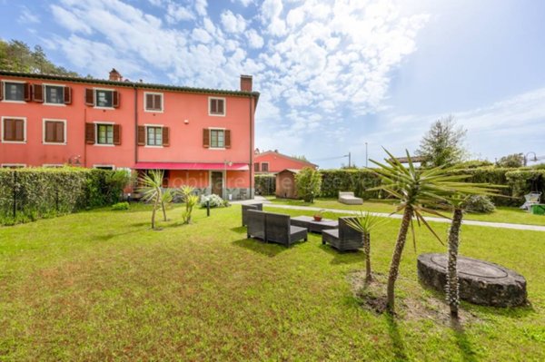 casa indipendente in vendita a Camaiore