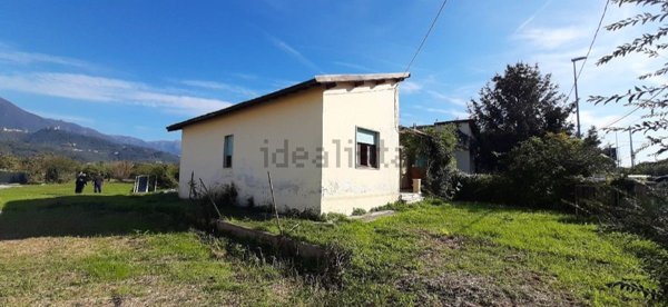 casa indipendente in vendita a Camaiore in zona Capezzano Pianore