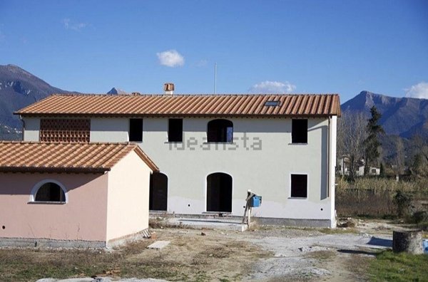 casa indipendente in vendita a Camaiore in zona Lido di Camaiore
