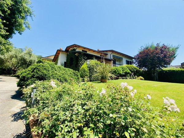 casa indipendente in vendita a Camaiore