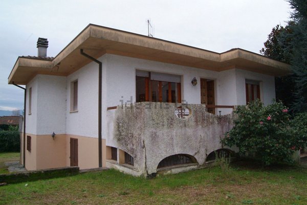 casa indipendente in vendita a Camaiore