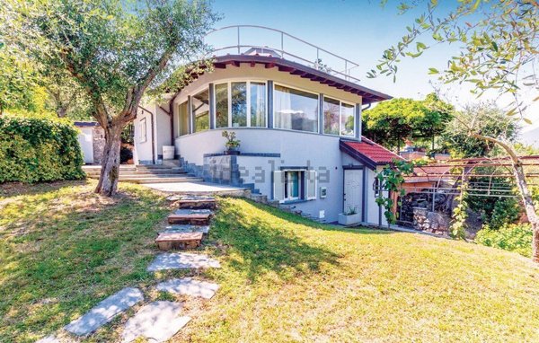 casa indipendente in vendita a Camaiore in zona Pontemazzori