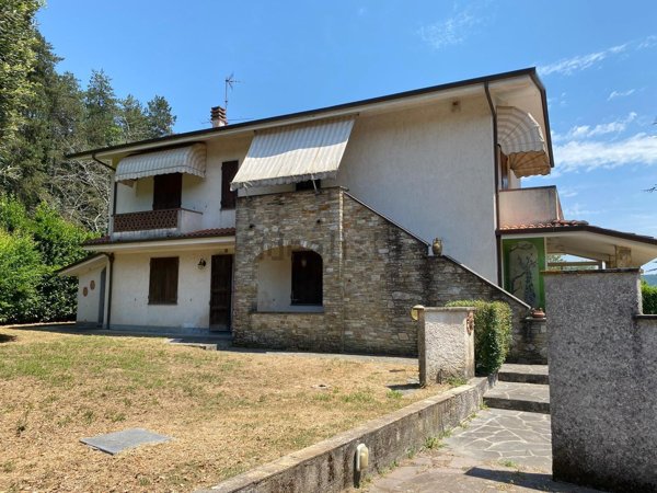 casa indipendente in vendita a Camaiore