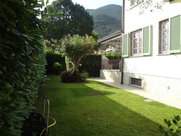 casa indipendente in vendita a Camaiore