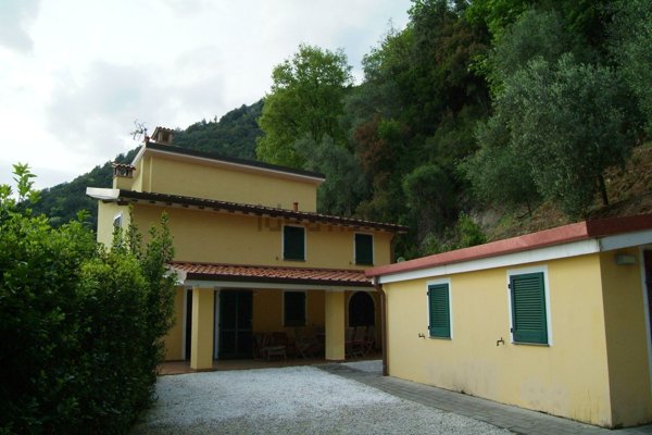 casa indipendente in vendita a Camaiore