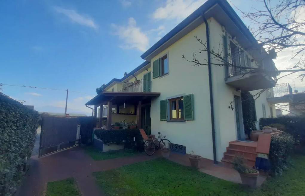 casa indipendente in vendita a Camaiore in zona Lido di Camaiore