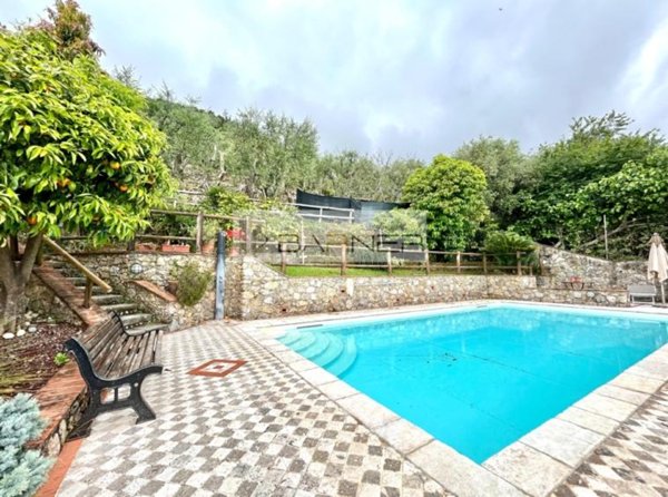 casa indipendente in vendita a Camaiore in zona Lido di Camaiore