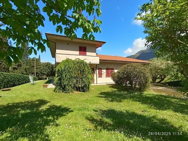 casa indipendente in vendita a Camaiore