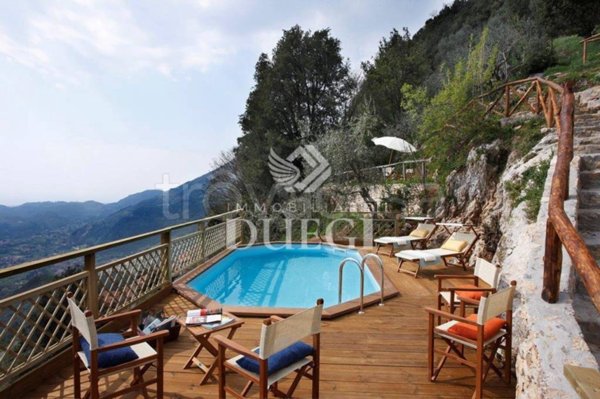 casa indipendente in vendita a Camaiore in zona Metato