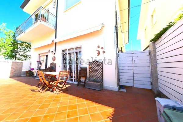 appartamento in vendita a Camaiore in zona Lido di Camaiore