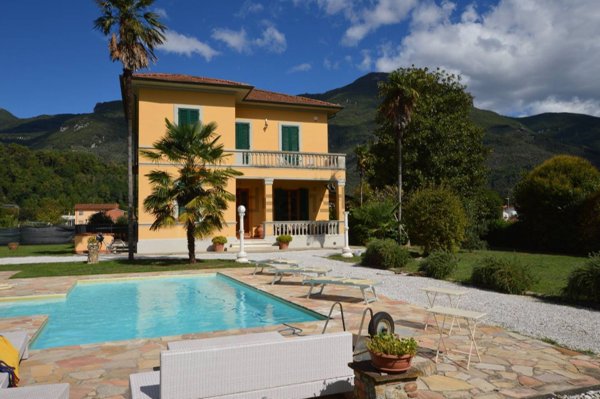 casa indipendente in vendita a Camaiore