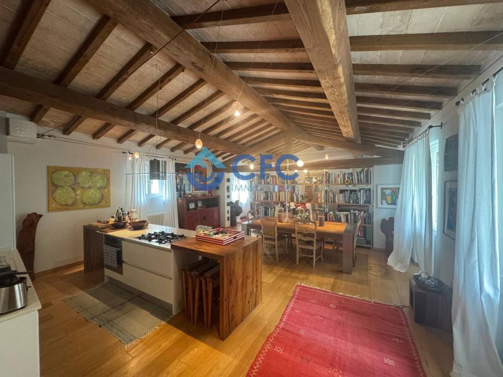 appartamento in vendita a Camaiore in zona Lombrici