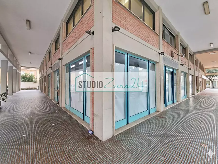 locale commerciale in vendita a Camaiore in zona Lido di Camaiore