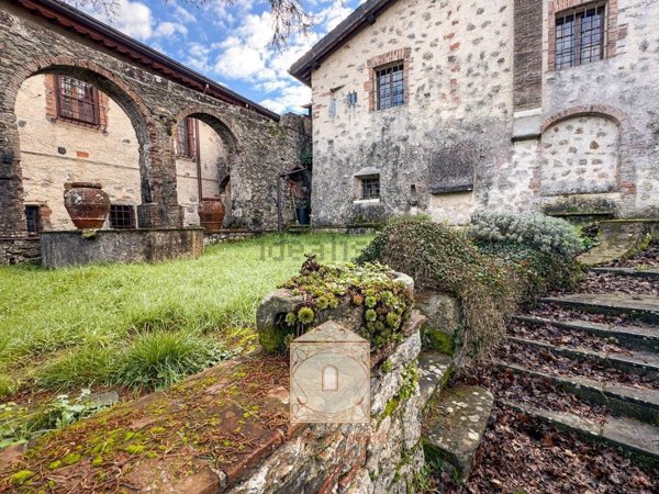 quadrivano in vendita a Camaiore