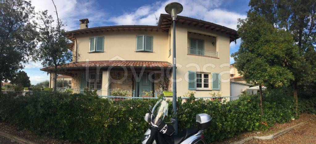 casa indipendente in vendita a Camaiore in zona Capezzano Pianore